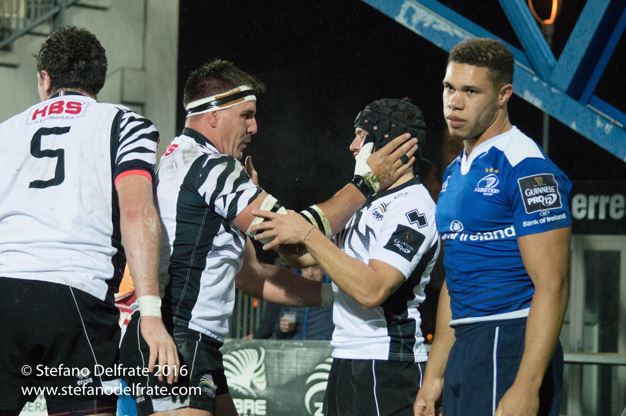 Zebre e Leinster in campo allo stadio Lanfranchi di Parma, novembre 2016: i giocatori delle Zebre nella maglia a strisce.