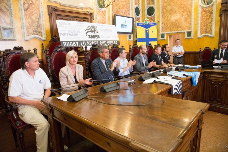 La presentazione della squadra delle Zebre Rugby in Comune a Parma, agosto 2014.