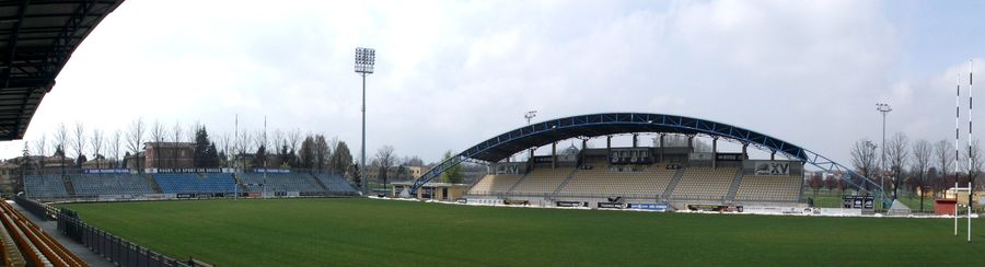 Panoramica delle tribune Sud e Ovest dello stadio Lanfranchi di Parma