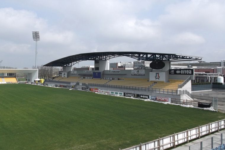 La tribuna Est dello stadio Sergio Lanfranchi di Parma.